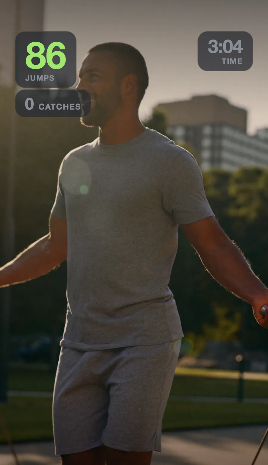 The app's live view: a count of 86 jumps in green over the camera picture of a person jumping rope in a park, a timer reading 3:04, and a pill showing 0 catches